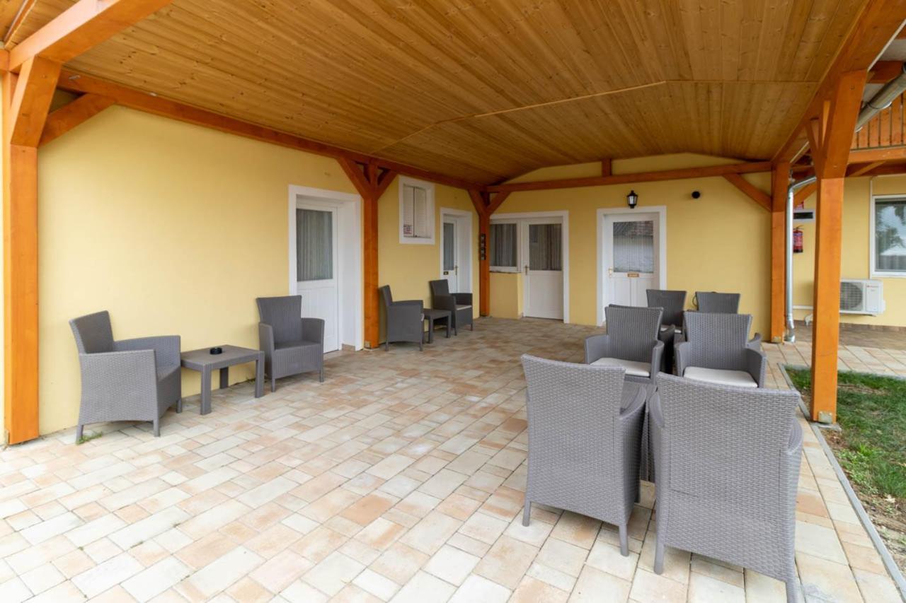 Montana-Ederics Vendeghaz Hotel Balatonederics Buitenkant foto